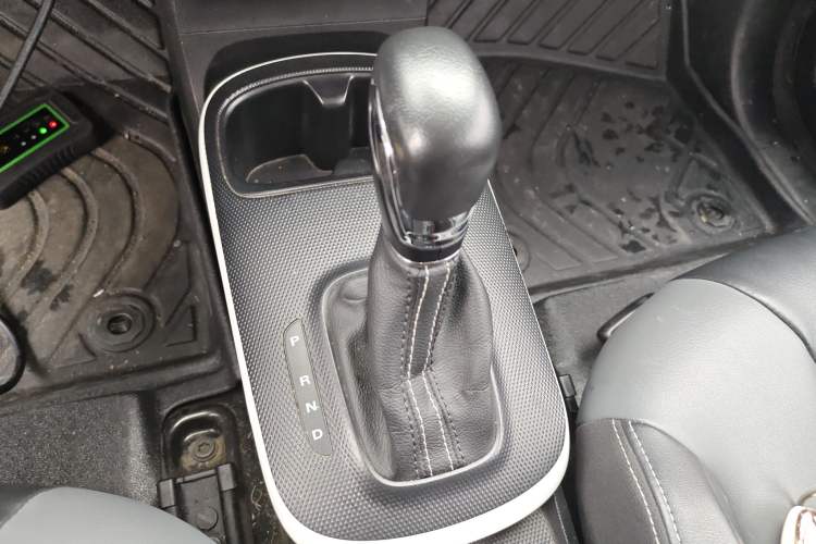 Used Roewe Clever 2022 311km QiQi BoBo Edition Gear Lever