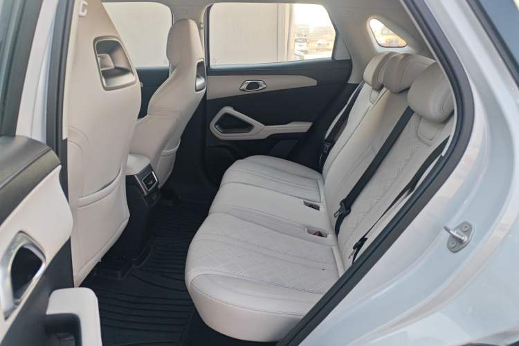 Used BYD Yuan UP 2025 Intelligent Driving Version 401 km Leading Edition
