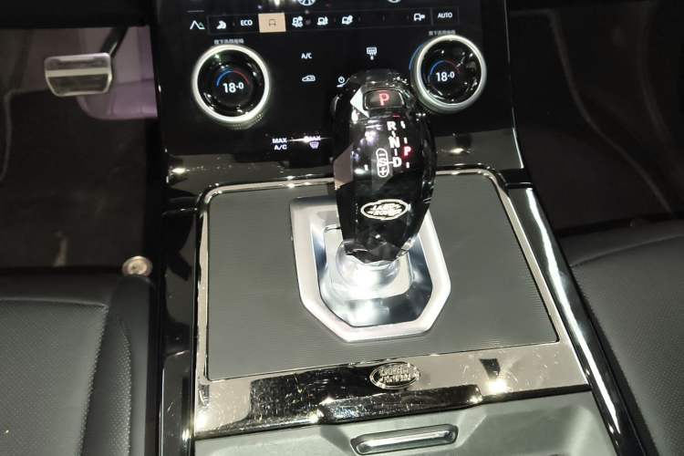 Used Land Rover Range Evoque 2023 Aurora L 249 PS Collins Antique Bronze Special Edition Gear Lever