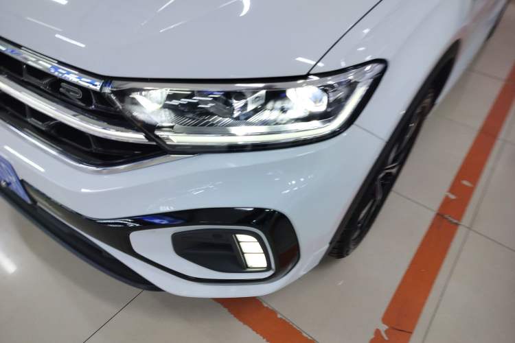 Used Volkswagen T-ROC 2023 300TSI DSG Two-Wheel-Drive Chen Guang Edition