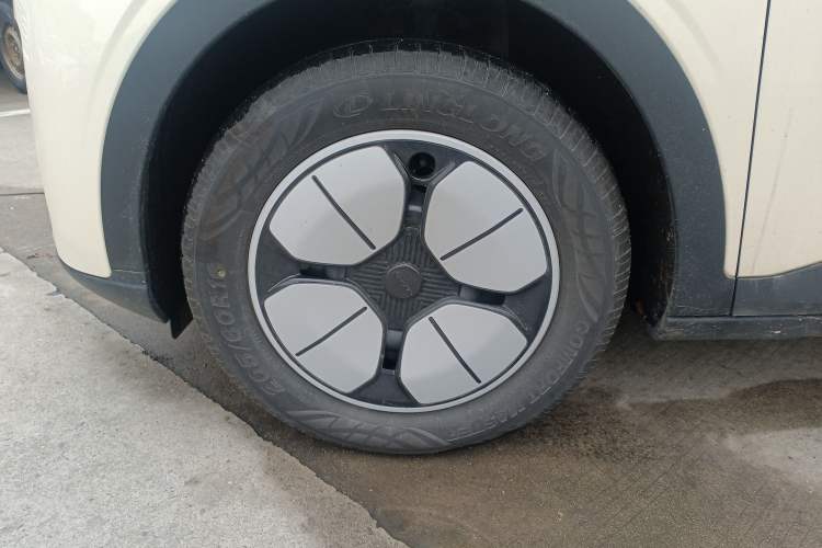 Used Geely Galaxy Geome 2025 310km Youth Edition Left Front Wheel Hub