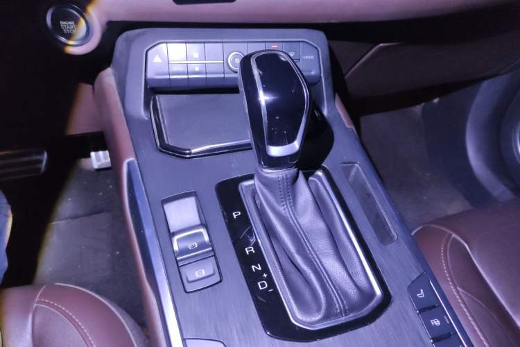 Used Wey VV5 2017 2.0T Flagship Edition Gear Lever