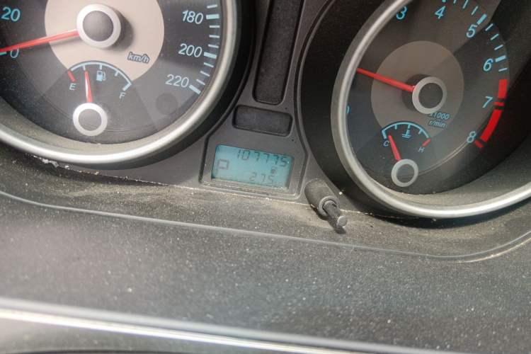 Used Buick Excelle 2013 1.5L Automatic Classic Model Odometer Close Up