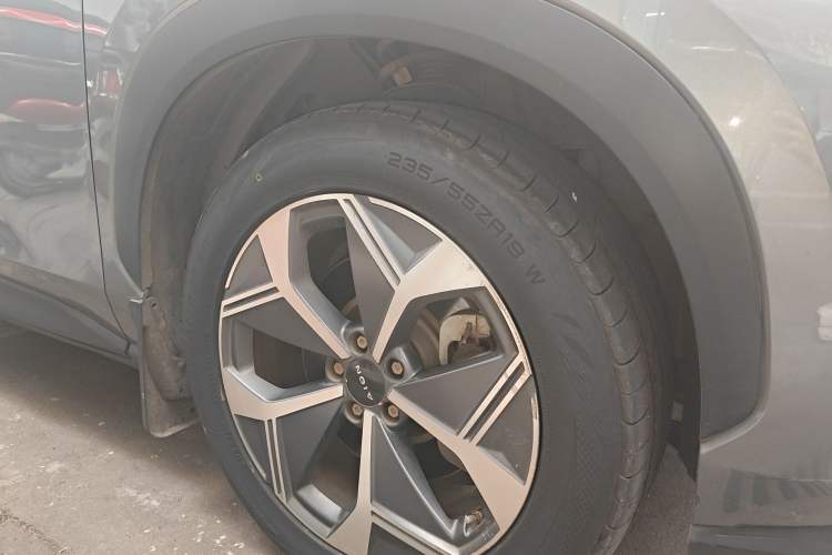 Used AION V 2021 Evolution Edition 70 Intelligent Leading Edition Right Front Wheel Hub