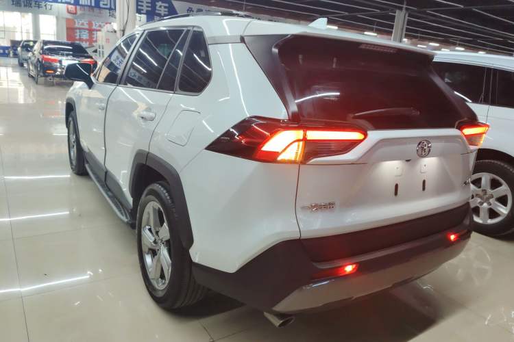 Used Toyota RAV4 2022 2.0L CVT Two-Wheel Drive Fashion Plus Edition
