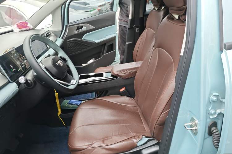 Used Geometry E Firefly 2024 401 km Fluorescent
