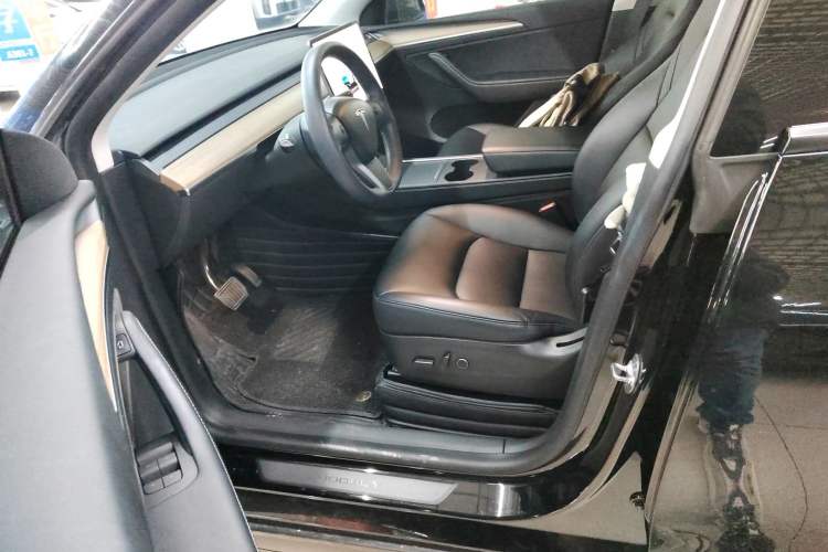 Used Tesla Model Y 2022 Rear-Wheel-Drive Version
