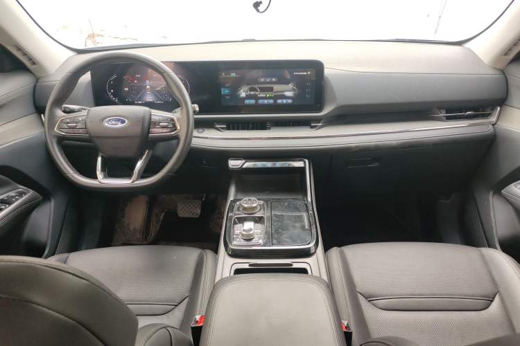 Used Ford Equator Sport 2022 EcoBoost 170 Platinum Edition Center Console