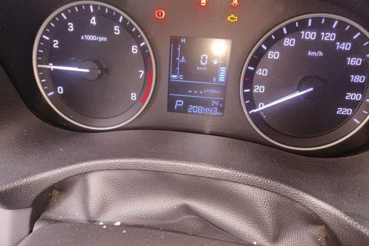 Used Hyundai ix25 2015 1.6L Automatic Two-Wheel Drive Smart GLS Trim Odometer Close Up