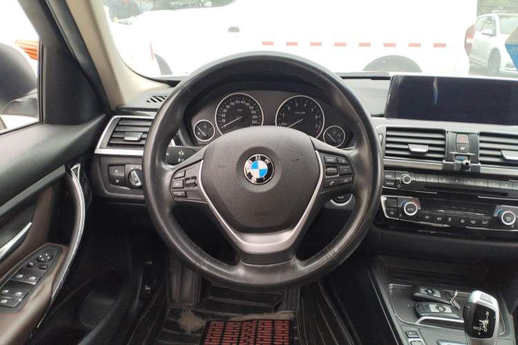 Used BMW 3 Series 2019 320Li Fashion Model Steering Wheel