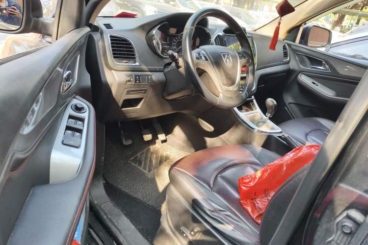 Used Baojun 560 2015 1.8L manual luxury version
