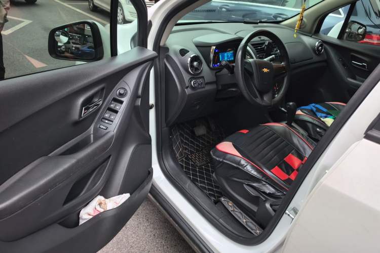 Used Chevrolet Trax 2016 1.4T Automatic Two-Wheel Drive Comfort Version with Sunroof Driver Seat