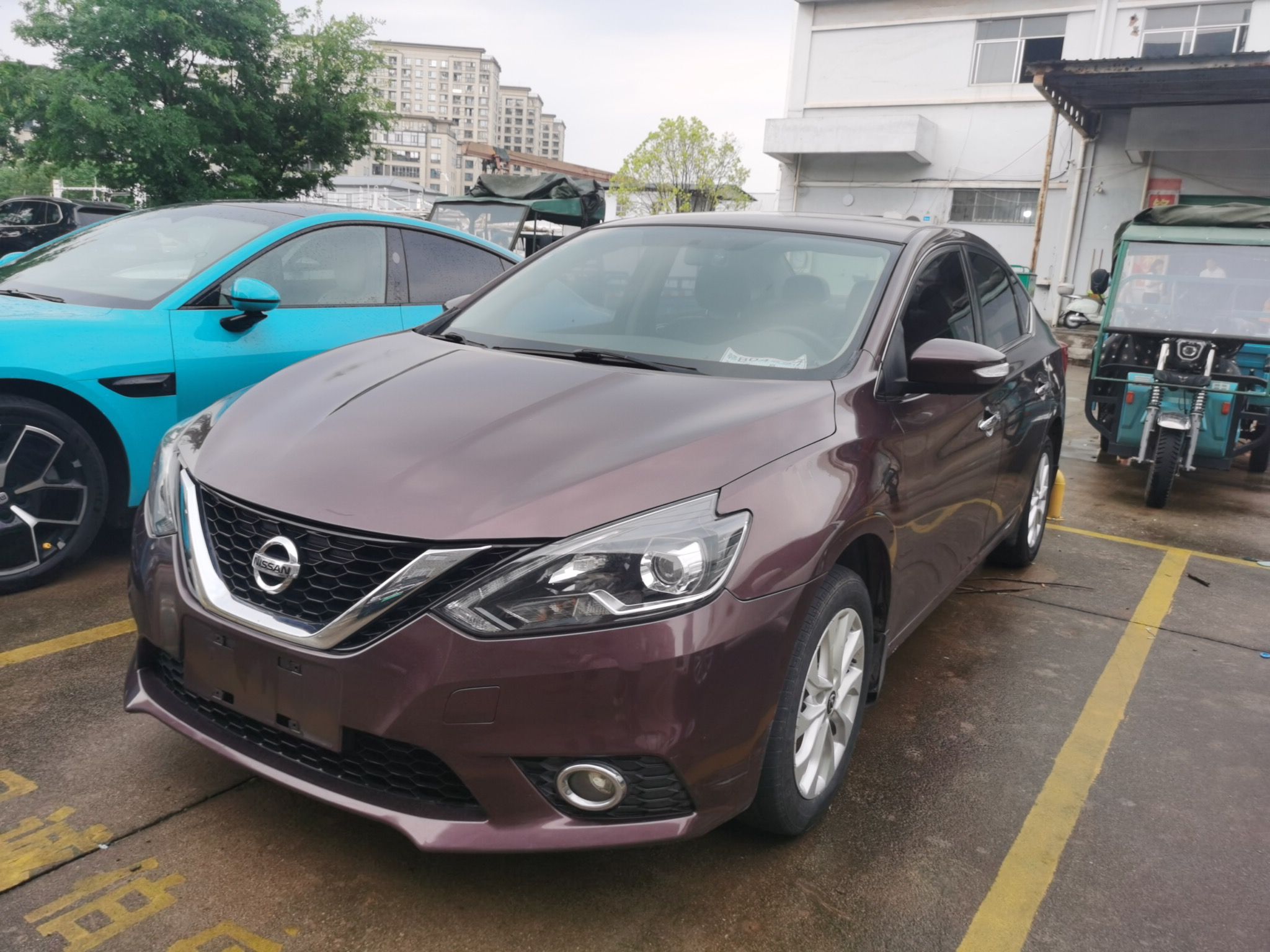 Под передней частью автомобиля