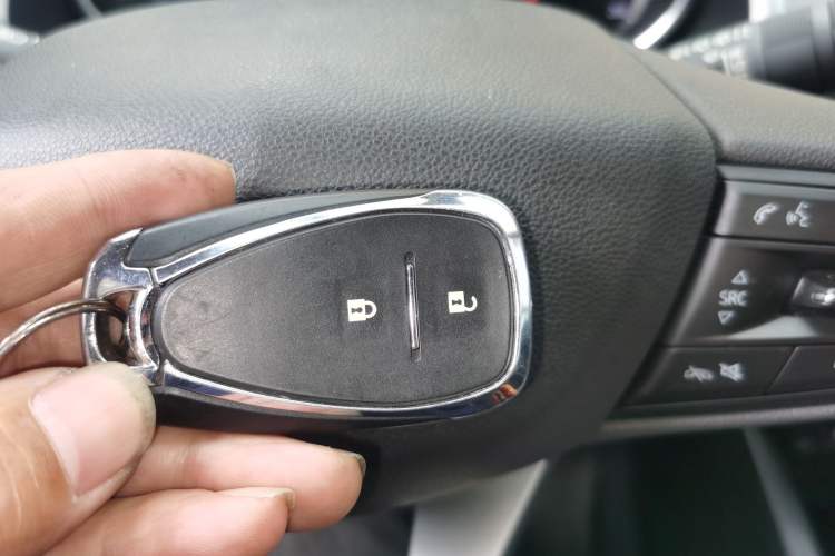 Used Chevrolet Trax 2019 Redline 325T Automatic Fun Edition China VI Standard