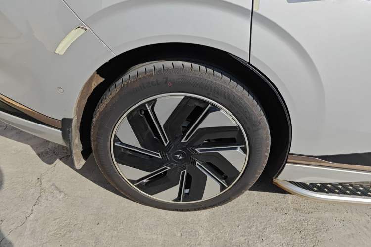 Used Dongfeng eπ eπ008 2024 210Max Range-Extended Version 6 Seats