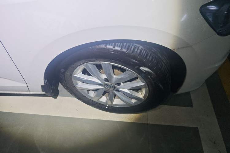 Used Volkswagen Touran 2018 Volkswagen Touran L 280TSI DSG Comfort Edition 7 Seats China V Emission Standard Right Front Wheel Hub