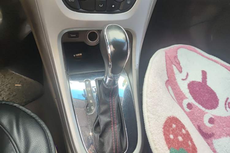 Used Buick GT 2013 GT 1.6L Automatic Fashion Edition Gear Lever