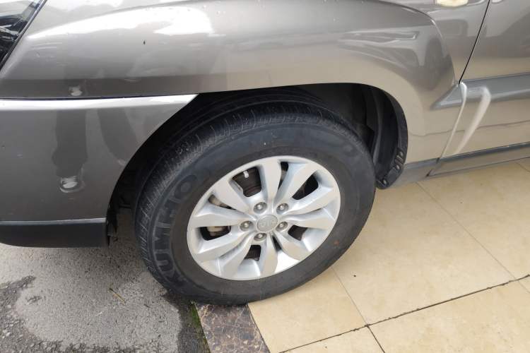 Used Kia Sportage 2013 2.0L Automatic Two-Wheel Drive GL Trim Left Front Wheel Hub