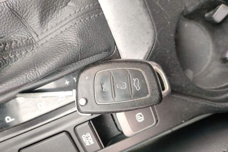 Used Hyundai Santa Fe 2013 2.4L Automatic 2WD Comfort Edition
