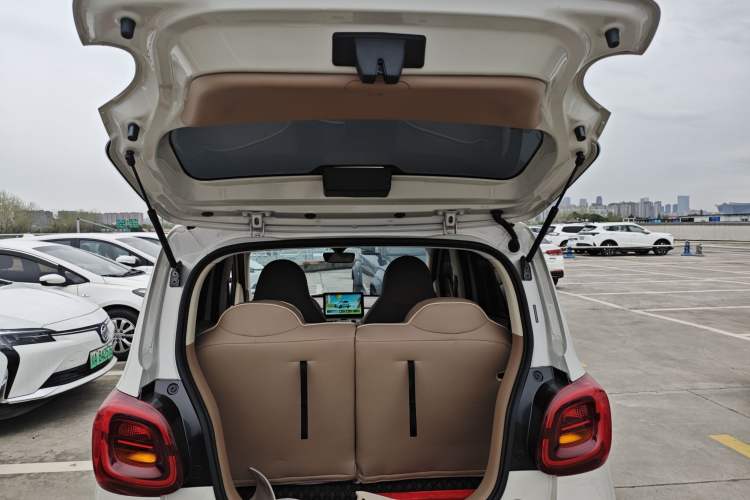 Used Wuling Hongguang MINIEV 2025 Four-Door Version Advanced Edition Trunk