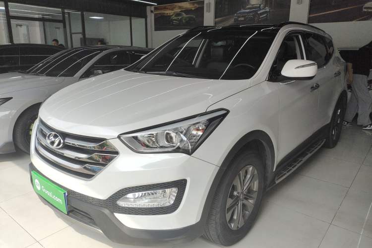 Used Hyundai Santa Fe 2015 2.0T Automatic Two-Wheel Drive Smart Version 5 Seats