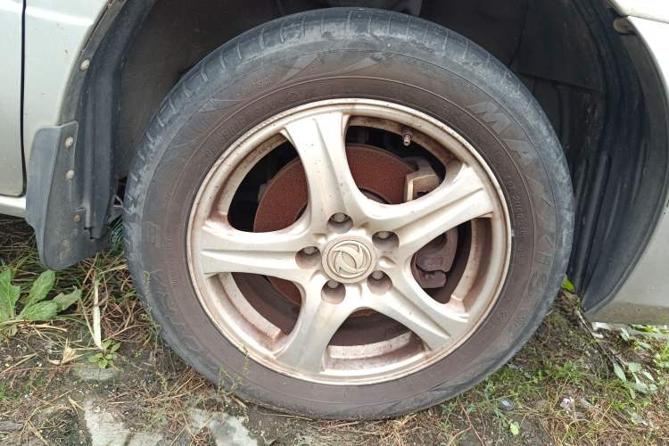 Used Dongfeng Shuaike 2013 Revised Version 1.5L Manual Comfort Trim 7 Seats China IV Standard