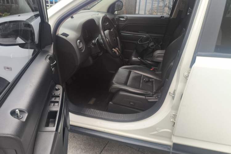 Used Jeep Compass 2012 2.4L Four-Wheel Drive Urban Edition
