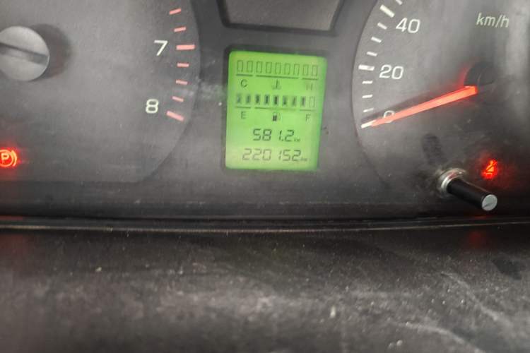 Used Foton Scenic V5 2015 1.2L Standard G12 Odometer Close Up