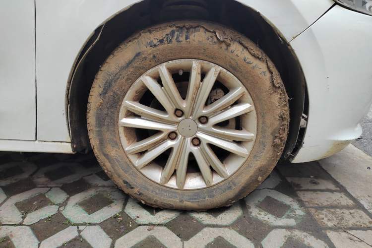 Used Peugeot 301 2014 1.6L Manual Comfort Edition CNG Right Front Wheel Hub