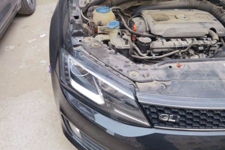 Used Volkswagen Sagitar 2013 2.0 TSI GLI Right Front Headlight