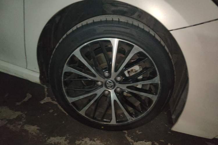 Used Toyota Camry 2019 2.5S FENGSHANG Version China V Standard Right Front Wheel Hub