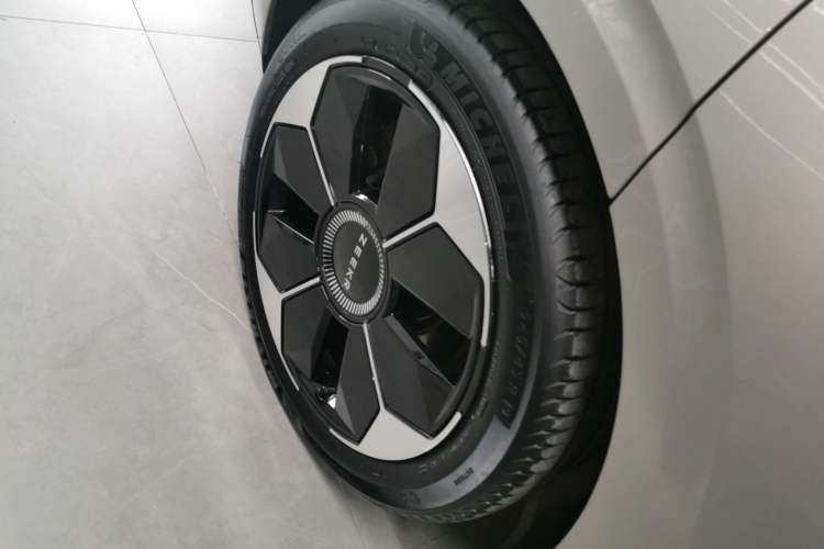 Used Zeekr 007 2024 Rear-Drive Enhanced Version 75 kWh
