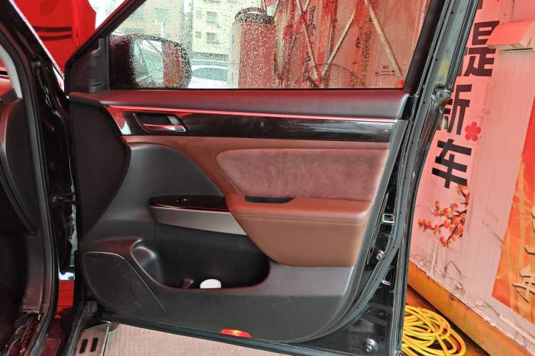 Used GAC Trumpchi GS8 2017 320T Two-Wheel Drive Luxury Smart Connectivity Version (7 Seats)
