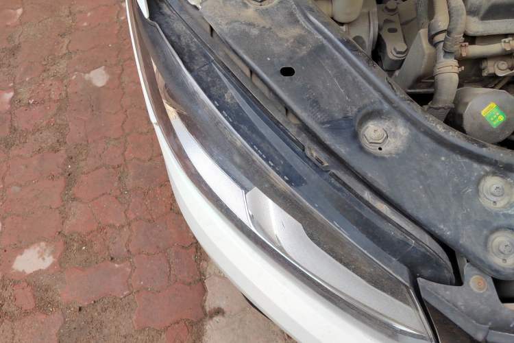 Used Volkswagen Touran 2015 1.4T Manual Fashion Edition 5-Seater Right Front Headlight