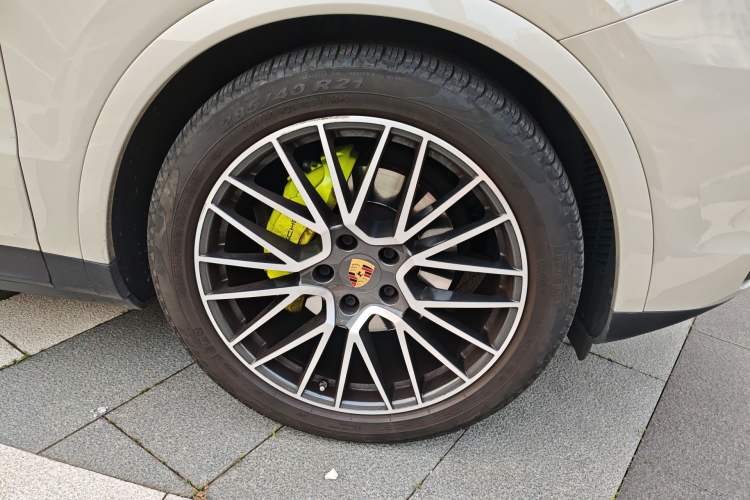 Used Porsche Cayenne E-Hybrid 2021 Cayenne E-Hybrid 2.0T Right Front Wheel Hub
