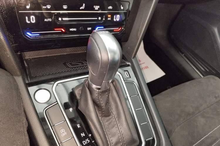 Used Volkswagen Magotan 2020 330TSI DSG Luxury Edition Gear Lever