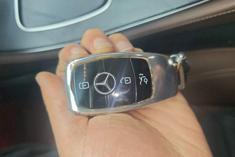 Used Mercedes-Benz E-Class 2017 E 300 L Sporty and Stylish Model
