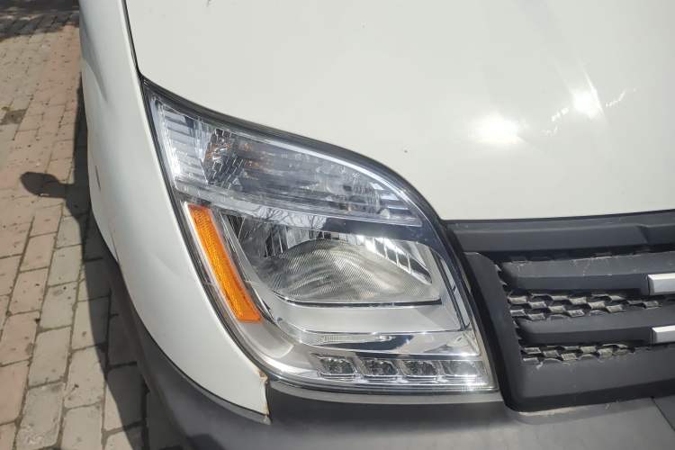 Used SAIC MAXUS Xintu V80 2019 2.5T Classic Edition 6-Speed Manual – Aoyuntong Short Wheelbase Mid-Height Design 5/6 Seats
