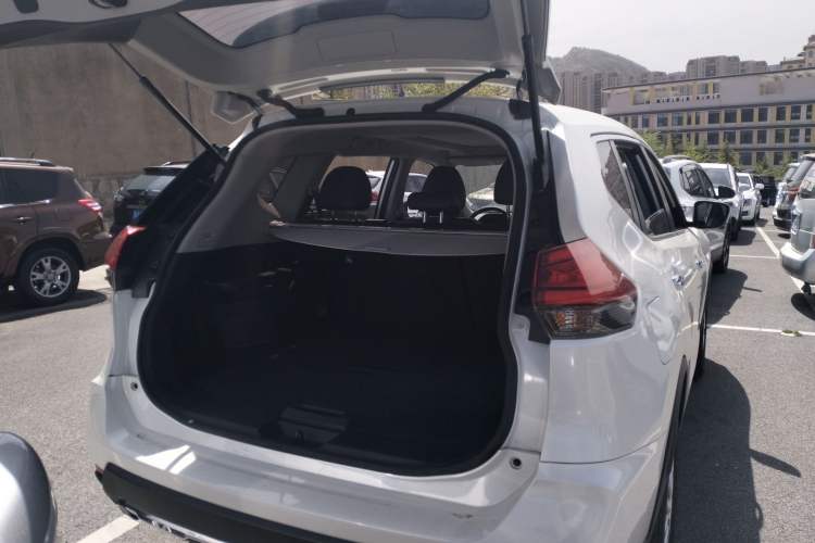 Used Nissan X-Trail 2022 Revised Version 2.0L Two-Wheel Drive Smart Connect Premium Edition
