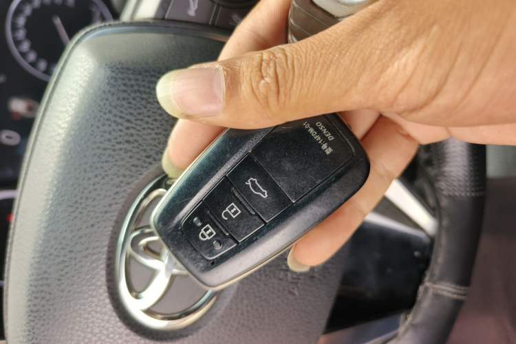 Used Toyota Avalon 2019 Dual-Engine 2.5L XLE Prestige Version China VI Standard
