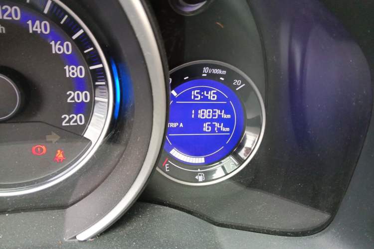 Used Honda Fit 2014 1.5L SE CVT Fashion Model Odometer Close Up