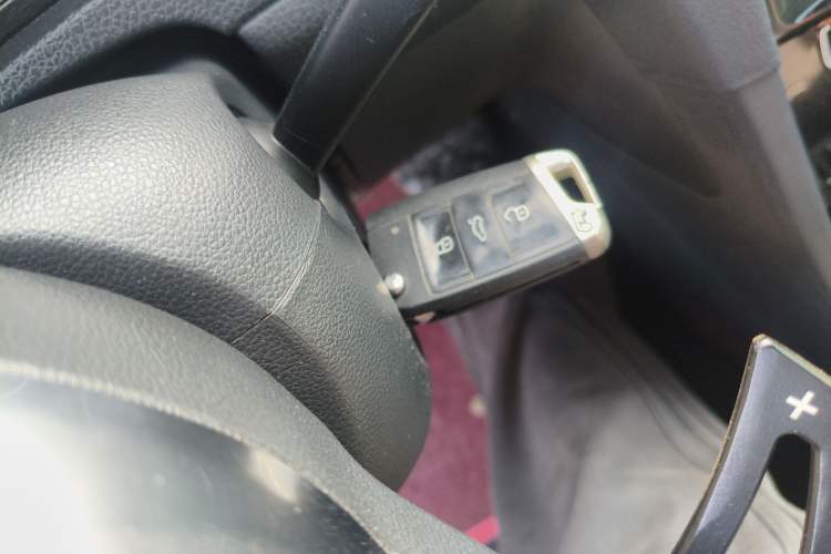 Used Volkswagen Golf 2016 1.4TSI Automatic R-Line
