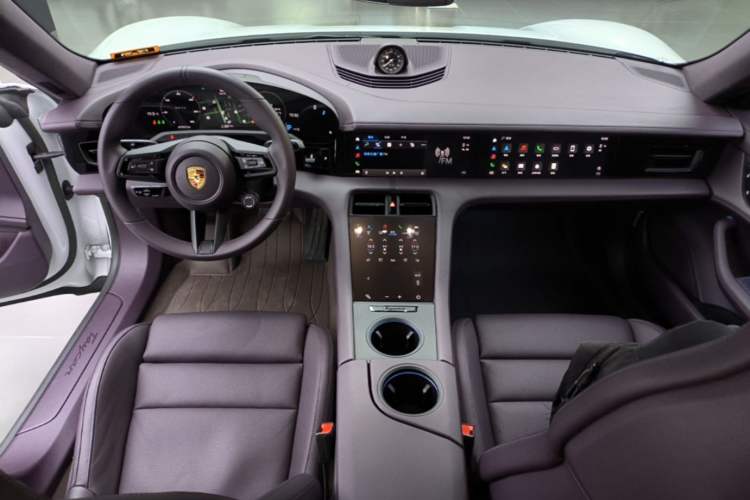 Used Porsche Taycan 2022-Year Updated Taycan Center Console