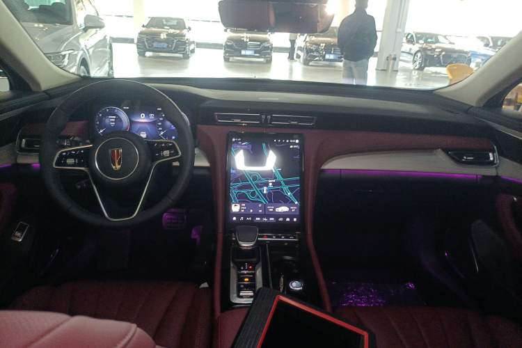 Used Hongqi H5 2025 2.0T Automatic Flag Edition – 500 000 Units Commemorative Version Center Console