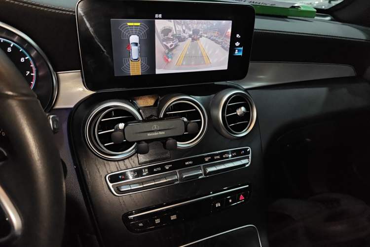 Used Mercedes-Benz GLC 2020 Facelifted GLC 260 L 4MATIC Dynamic Edition Audio And AC Panel