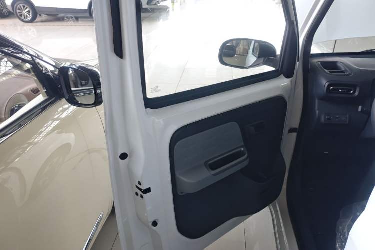 Used Wuling Zhiguang New Energy 2025 Model 305km Ambitious Edition