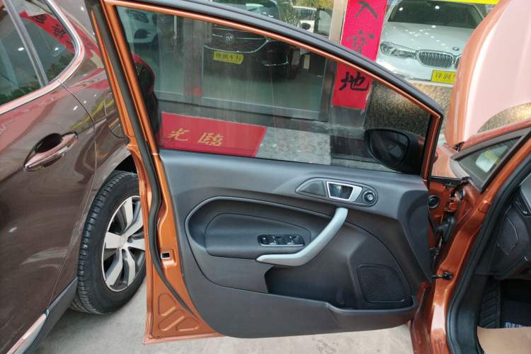 Used Ford Fiesta 2013 Hatchback 1.5L Automatic Fashion Edition
