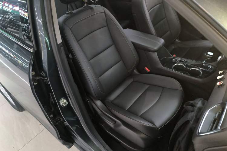 Used Chevrolet Equinox 2018 550T Automatic All-Wheel-Drive Explorer Edition Right Front Seat