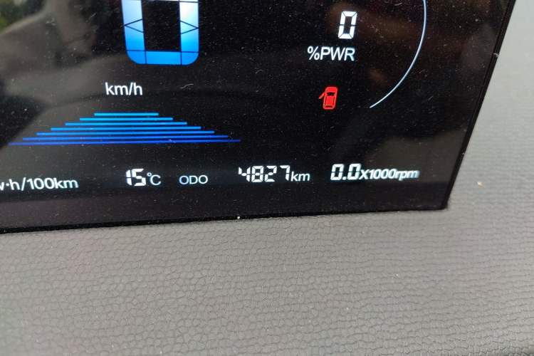 Used Chery Domi 2025 Model 305km Comfort Edition Odometer Close Up