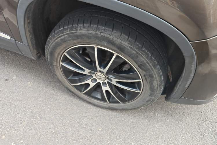 Used Volkswagen Tiguan 2015 1.8TSI Automatic Two-Wheel Drive Luxury Model Right Front Wheel Hub